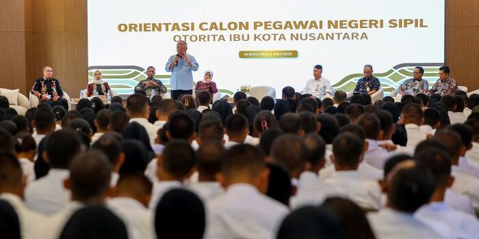 Kepala Otorita IKN, Basuki Hadimuljono saat memberikan arahan kepada 574 CPNS Otorita IKN dalam kegiatan Orientasi Tahun 2025 di Gedung Kemenko 3, kawasan IKN, pada Jumat (4/7/2025). Foto: HO/Humas Otorita IKN