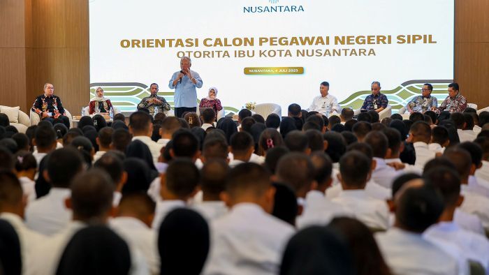Kepala Otorita IKN, Basuki Hadimuljono saat memberikan arahan kepada 574 CPNS Otorita IKN dalam kegiatan Orientasi Tahun 2025 di Gedung Kemenko 3, kawasan IKN, pada Jumat (4/7/2025). Foto: HO/Humas Otorita IKN