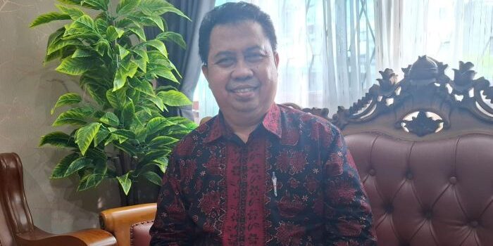 Kepala SMKN 2 Balikpapan, Suparman, S.Pd. Foto: BorneoFlash/Niken Sulastri