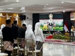 Ketua Dekranasda Kota Balikpapan, Hj. Nurlena Rahmad Mas'ud, resmi melantik kepengurusan Dekranasda Balikpapan masa bakti 2025–2030 dalam sebuah seremoni yang berlangsung di Auditorium Balai Kota Balikpapan, pada Jumat (4/7/2025). Foto: BorneoFlash/Niken Sulastri