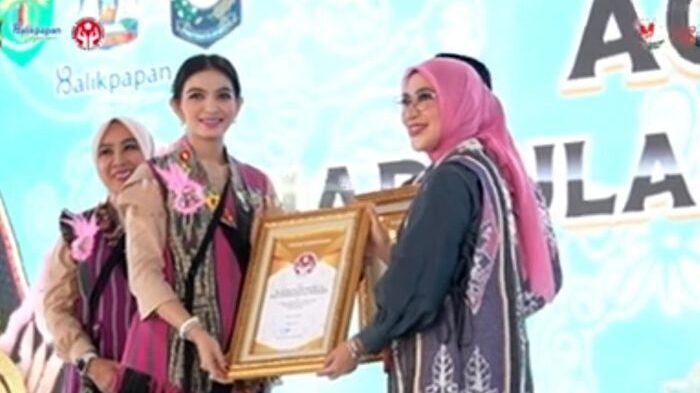 Ketua Umum Dekranas, Selvi Gibran Mengapresiasi atas kerja keras Dekranasda Provinsi Kalimantan Timur dan Dekranasda Kota Balikpapan yang telah menyukseskan HUT ke-45 Dekranas Tahun 2025. Foto: BorneoFlash/Niken Sulastri