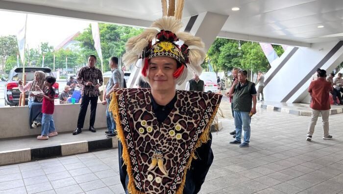 Kevin, salah satu penari yang terlibat dalam pembukaan taekwondo. Foto: BorneoFlash.com/Nur Ainunnisa