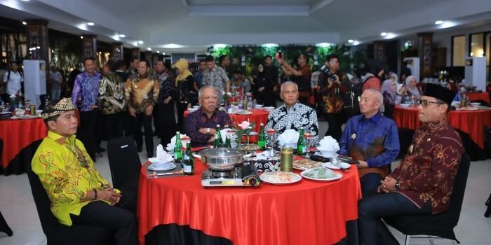 Kodam VI/Mulawarman digelar malam Silaturahmi Forkopimda Provinsi Kaltim, Kalsel, Kaltara, dan Otorita IKN di Lamin Kediaman Pangdam VI/Mlw, Jumat (11/07/2025). Foto: HO/Pendam VI/Mlw