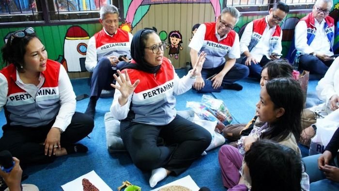 Dukung Asta Cita, Dewan Komisaris Pertamina Tinjau Program Edukasi KAPABEL di Kampung Atas Air Balikpapan