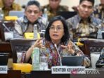 Menteri Keuangan RI Sri Mulyani Indrawati menyampaikan paparan pada Rapat Kerja pembahasan asumsi dasar ekonomi makro APBN Tahun 2026 bersama Komisi XI DPR RI. Foto: ANTARA/HO-Kemenkeu/Biro KLI/Zalfa' Dhiaulhaq/aa.