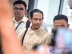 Mantan Menteri Pendidikan, Kebudayaan, Riset, dan Teknologi (Mendikbudristek) 2019-2024 Nadiem Makarim (tengah). Foto: ANTARA/Sulthony Hasanuddin/YU/aa.