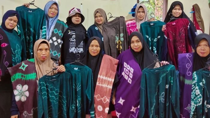 PT Pertamina EP (PEP) Tanjung Field bekerja sama dengan UMKM Madani menyelenggarakan Pelatihan Pembuatan Kain Sasirangan, kain tradisional khas Suku Banjar, di Desa Masukau, Kecamatan Murung Pudak, Kabupaten Tabalong. Kegiatan ini berlangsung selama sepekan, dari 26 Mei hingga 1 Juni 2025.