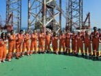 PHKT mengajak 9 wartawan dari media cetak, online, dan televisi untuk mengunjungi fasilitas produksi offshore di Daerah Operasi Bagian Selatan (DOBS), termasuk Rig Asian Endeavour 1 (AE-1) dan Lapangan Yakin. Foto: HO/PHKT