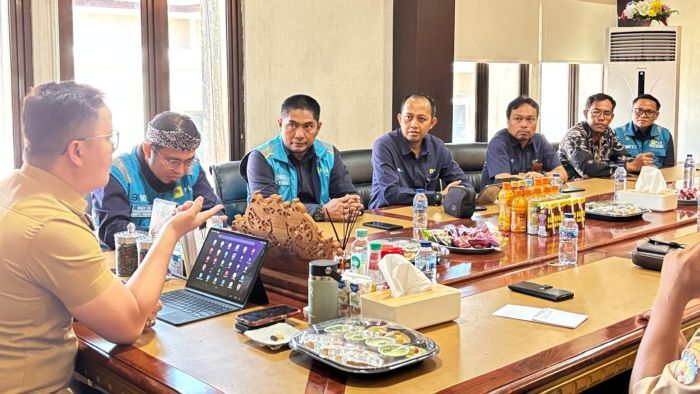 PLN saat melakukan audiensi bersama Pemkab Tana Tidung di Kantor Bupati KTT, Tideng Pale, pada Rabu (25/6/2025).  Foto: HO/PT PLN (Persero)
