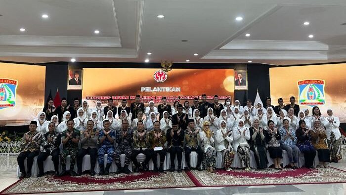 Pelantikan kepengurusan Dekranasda Balikpapan masa bakti 2025–2030 yang berlangsung di Auditorium Balai Kota Balikpapan, pada Jumat (4/7/2025). Foto: BorneoFlash/Niken Sulastri