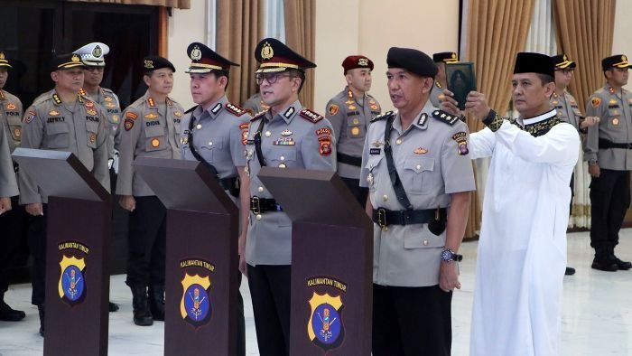 Pengambilan sumpah jabatan para Pejabat Utama dan Kapolres jajaran di Gedung Mahakam Polda Kaltim, Selasa (8/7/2025). Foto: HO/Humas Polda Kaltim