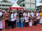 Penyerahan Simbolis bantuan seragam sekolah gratis kepada peserta didik baru, di SMPN 27 Balikpapan, pada Rabu (16/7/2025). Foto: BorneoFlash/Niken Sulastri