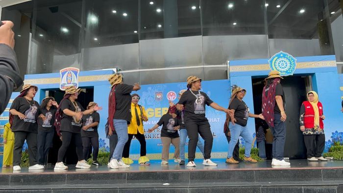 Tarian Wisisi dari Papua Hangatkan Panggung Dekranas, Pesan Persahabatan Menggema di Balikpapan