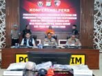Polda Kaltim Gelar konferensi pers kasus pembunuhan berencana yang mengguncang warga Kecamatan Muara Komam, Pada Selasa (22/7/2025). Foto: HO/Humas Polda Kaltim