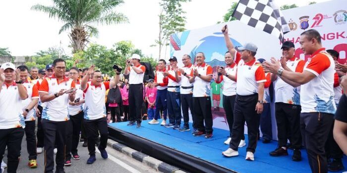 Polda Kaltim Menggelar Jalan Santai Sebagai Puncak Kegiatan Peringatan Hari Bhayangkara ke-79 di Lapangan M. Jasin, Mako Sat Brimob Polda Kaltim, pada Sabtu pagi (5/7/2025). Foto: HO/Humas Polda Kaltim