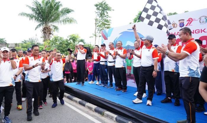 Polda Kaltim Menggelar Jalan Santai Sebagai Puncak Kegiatan Peringatan Hari Bhayangkara ke-79 di Lapangan M. Jasin, Mako Sat Brimob Polda Kaltim, pada Sabtu pagi (5/7/2025). Foto: HO/Humas Polda Kaltim