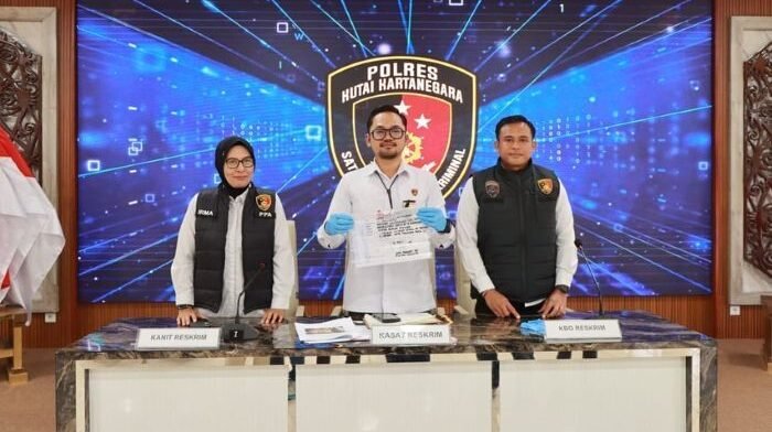 Polres Kukar mengungkap kasus dugaan Tindak Pidana Perdagangan Orang (TPPO) yang melibatkan anak di bawah umur, dalam konferensi pers yang digelar di ruang Catur Prasetya Mapolres Kukar, Pada Selasa (22/7/2025). Foto: HO/Humas Polres Kukar