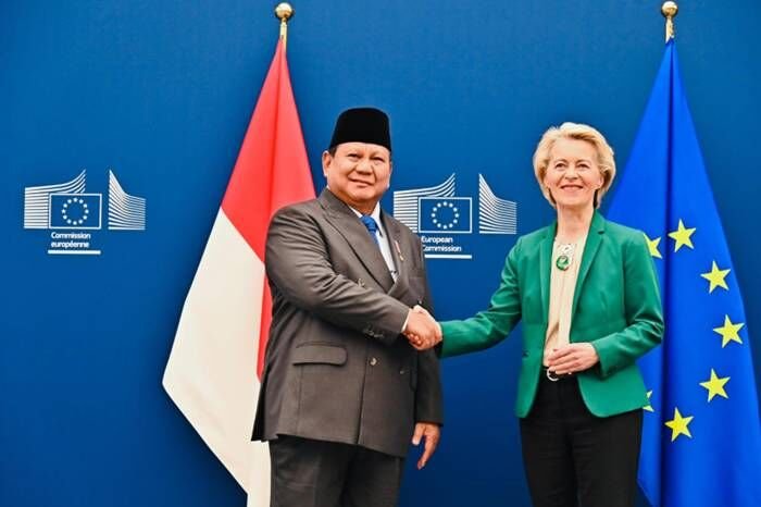 Presiden Republik Indonesia, Prabowo Subianto, melakukan pertemuan dengan Presiden Komisi Eropa, Ursula von der Leyen, di kantor pusat Uni Eropa (European Union Headquarters), Gedung Berlaymont, Brussel, Belgia, pada Minggu (13/07/2025). Foto: setneg.go.id