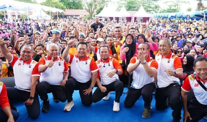 Ribuan peserta dari berbagai kalangan mengikuti Acara Puncak Hari Bhayangkara ke-79 Yang diselenggarakan Polda Kaltim di Lapangan M. Jasin, Mako Sat Brimob Polda Kaltim, pada Sabtu pagi (5/7/2025). Foto: HO/Humas Polda Kaltim