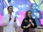 Menteri Pendayagunaan Aparatur Negara dan Reformasi Birokrasi (PANRB) Rini Widyantini (kanan) dan Utusan Khusus Presiden (UKP) Bidang Pembinaan Generasi Muda dan Pekerja Seni Raffi Ahmad (kiri). ANTARA/HO-Humas PAN RB