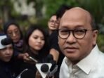 Menteri Investasi dan Hilirisasi/Kepala Badan Koordinasi Penanaman Modal (BKPM) Rosan Ruslani saat menyampaikan keterangan terkait Kampung Haji seusai menghadiri pertemuan dengan Presiden Prabowo Subianto di kompleks Istana Kepresidenan, Jakarta, Rabu (30/7/2025). FOTO: ANTARA/Andi Firdaus