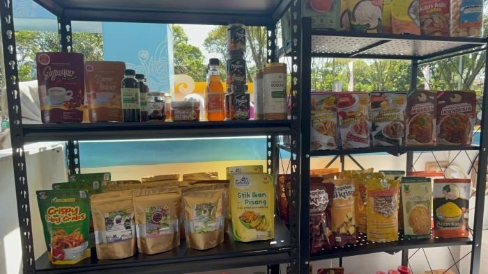 Rumah BUMN Banjarmasin, Palangkaraya, dan Balikpapan bersinergi menampilkan ragam produk unggulan khas Kalimantan di Bazar UMKM Balikpapan Sport and Convention Center (BSCC) DOME, pada Jumat (11/7/2025). Foto: BorneoFlash/Niken Sulastri