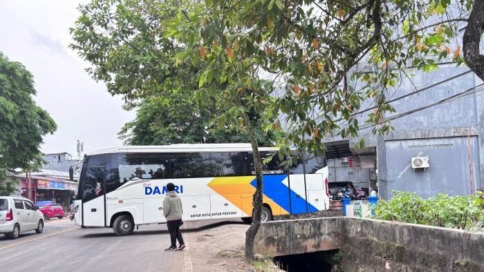 Salah satu Bus Damri Samarinda yang sedang beroperasi. Foto: BorneoFlash/Nur Ainunnisa