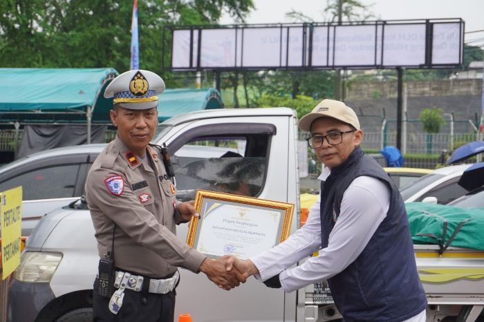 Satlantas Polresta Balikpapan Terima Penghargaan Wali kota, Dukung Penuh Uji Emisi Kendaraan 2025