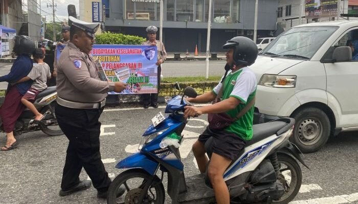 Satlantas Polresta Balikpapan terus menggencarkan kegiatan sosialisasi dan edukasi Ops Patuh Mahakam 2025. Foto: HO/Humas Polresta Balikpapan