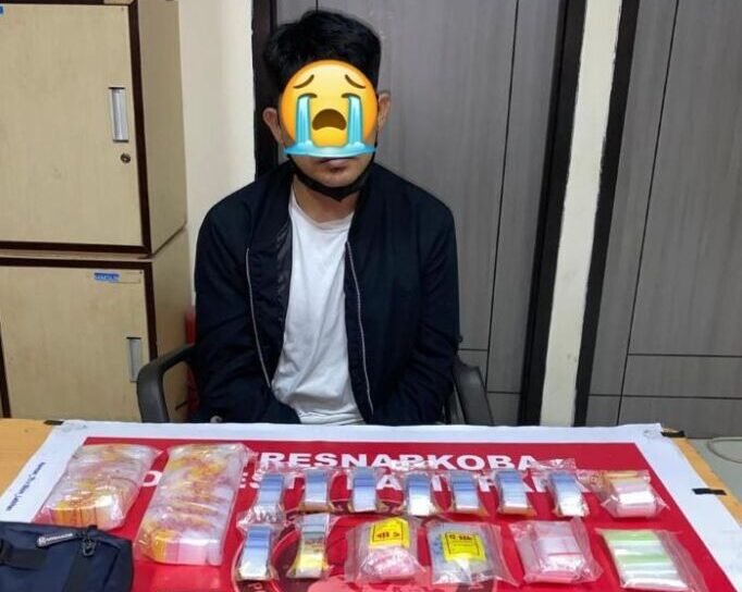 Satresnarkoba Polresta Balikpapan Tangkap Seorang pria berinisial A.R. alias M bin (Alm) M.T. (31) Beserta Barang Bukti. Foto: HO/Humas Polresta Balikpapan