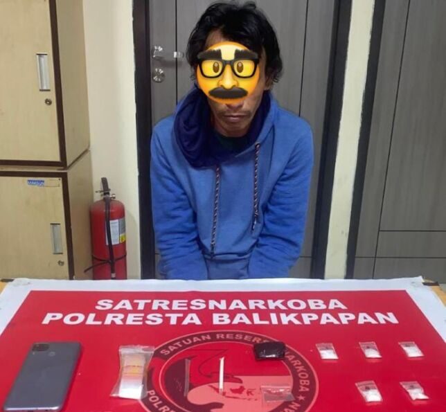 Satresnarkoba Polresta Balikpapan sukses mengungkap kasus peredaran sabu di wilayah hukumnya dengan Berhasil Bekuk Residivis Pengedar Sabu Beserta Barang Buktinya. Foto: HO/Humas Polresta Balikpapan