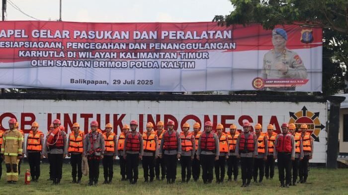 Satuan Brimob Polda Kalimantan Timur menggelar apel kesiapsiagaan operasional dalam Rangka Mengantisipasi potensi bencana Karhutla yang berlangsung di Lapangan M. Jasin, Mako Sat Brimob Polda Kaltim, pada Selasa (29/07/2025). Foto: HO/Humas Polda Kaltim