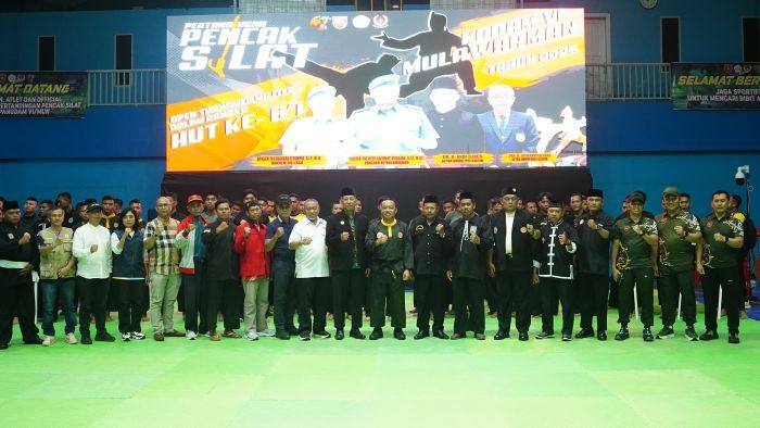 Semarakkan peringatan HUT ke-67 Kodam VI/Mulawarman menggelar Pencak Silat Open Turnamen Militer yang secara resmi dibuka di GOR Banua Patra, Balikpapan, pada Sabtu (05/07/2025). Foto: HO/Pendam VI/Mlw