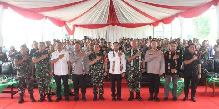 Sinergitas antara TNI, Polri, dan Pemerintah Provinsi Kalimantan Timur dalam kunjungan kerja bersama Pangdam VI/Mulawarman Mayjen TNI Rudy Rachmat Nugraha, S.I.P., M.Sc., di Kota Bontang, pada Sabtu (12/07/2025). Foto: HO/Pendam VI/Mlw
