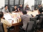 Tim Pansus dari DPRD dan Pemkab Mahulu melakukan koordinasi masalah sengketa lahan antara PT SAA dengan masyarakat Tri Pariq Makmur di Ruang Balkon Lantai 3 Kantor Bupati Mahulu, pada Jumat (25/07/2025). Foto: HO/dprd.mahakamulukab
