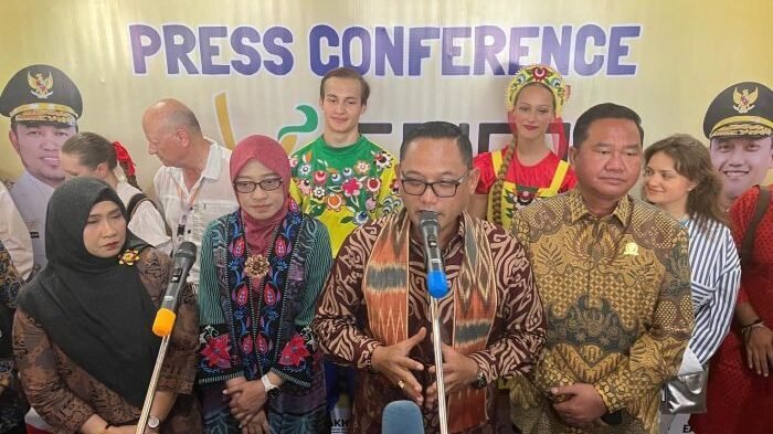 Wakil Gubernur Kaltim, Seno Aji, dalam konferensi pers Pelaksanaan East Borneo International Folklore Festival (EBIFF) 2025. Foto: BorneoFlash/Nur Ainunnisa