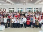 Wakil Gubernur Kaltim, Seno Aji, saat foto bersama pada Hari Anak Nasional ke 41  tahun 2025 mengusung tema “Anak Hebat, Indonesia Kuat Menuju Indonesia Emas 2045" yang digelar di Olah Bebaya, pada Rabu (30/7/2025). Foto: BorneoFlash/Nur Ainunnisa
