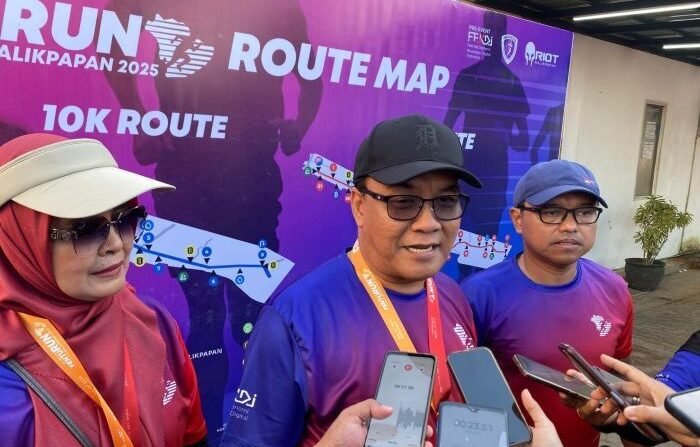 Wakil Wali Kota Balikpapan, Bagus Susetyo Mengapresiasi atas terselenggaranya Festival Non Tunai Running atau FentuRun 2025 yang sukses digelar di Lapangan Merdeka kota Balikpapan Sebagai titik start, pada hari Minggu (13/7/2025). Foto: BorneoFlash/Ardian