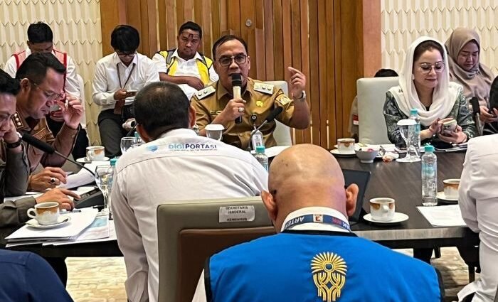 Wakil Wali Kota Balikpapan, Bagus Susetyo dan Gubernur Kalimantan Timur, Rudy Mas'ud mendampingi Komisi V DPR RI melakukan kunjungan kerja di Kaltim, pada Senin (28/7/2025). Foto: BorneoFlash/Ist