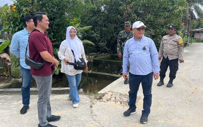 Wakil Wali Kota Balikpapan, H. Bagus Susetyo, Saat meninjau Langsung lokasi Perumahan Sosial RT 28, Kelurahan Batu Ampar, Kecamatan Balikpapan Utara, pada Sabtu (19/7/2025). Foto: BorneoFlash/Niken Sulastri