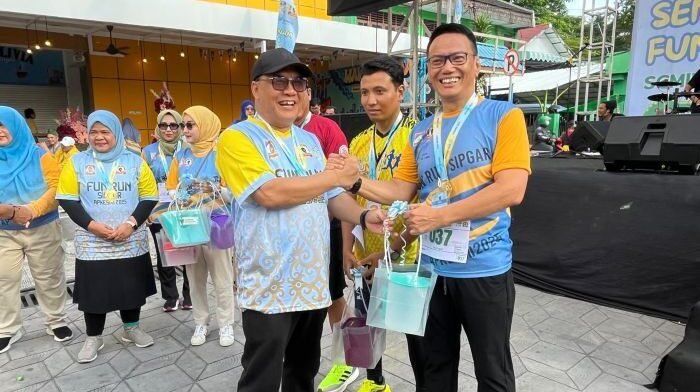 Wakil Wali Kota Balikpapan, H. Bagus Susetyo, Turut hadir dan ikut dalam rangkaian Semiloka Nasional ke-V Apkesmi di Taman Bekapai Kota Balikpapan, Pada Kamis (24/7/2025). Foto: BorneoFlash/Niken Sulastri