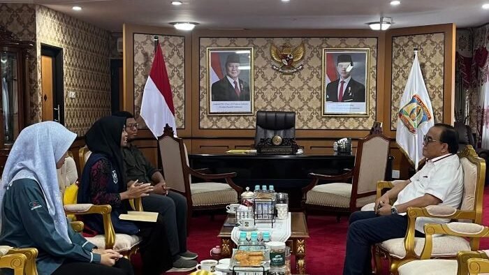Wakil Wali Kota Balikpapan, H. Bagus Susetyo menerima audiensi IPM Kota Balikpapan di ruang kerjanya, pada Jumat (18/7/2025). Foto: BorneoFlash/Niken Sulastri