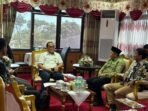 Wakil Wali Kota Balikpapan, H. Bagus Susetyo menerima audiensi dari FUAD UIN Sultan Aji Muhammad Idris Samarinda, di ruang kerjanya pada Jumat (18/7/2025). Foto: BorneoFlash/Niken Sulastri