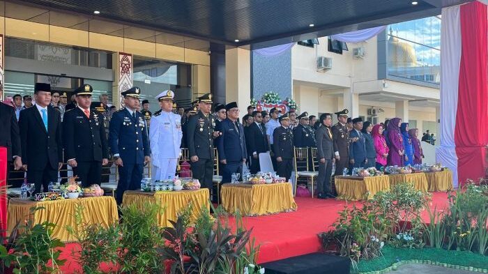 Wakil Wali Kota Balikpapan, H. Bagus Susetyo saat mengikuti Upacara Peringatan Hari Bhayangkara ke 79, di Malporesta Balikpapan, pada hari Senin (1/7/2025). Foto: BorneoFlash/Niken Sulastri