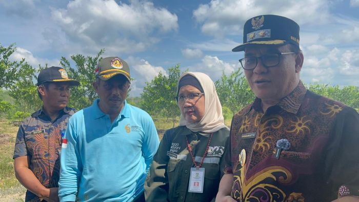 Wakil Wali Kota Balikpapan, H. Bagus Susetyo, saat meninjau kelompok tani lokal, di kawasan Gunung Binjai, pada hari Rabu (3/7/2025). Foto: BorneoFlash/Niken Sulastri