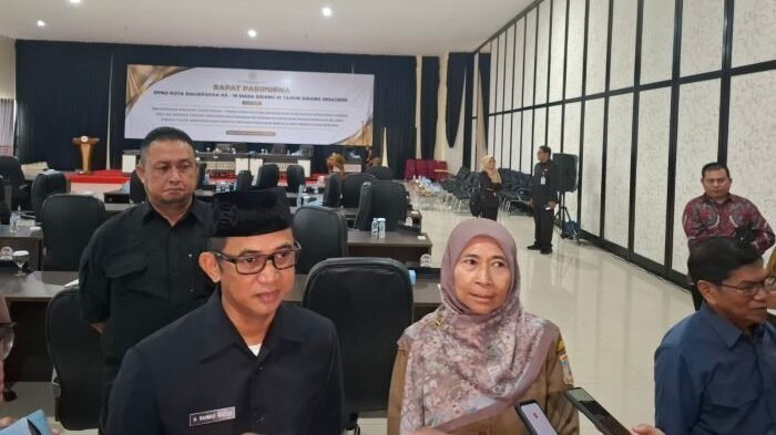 Wali Kota Balikpapan, H. Rahmad Mas’ud Bersama Kepala Disnaker Balikpapan Kota Balikpapan, Ani Mufaidah. Foto: BorneoFlash/Niken Sulastri
