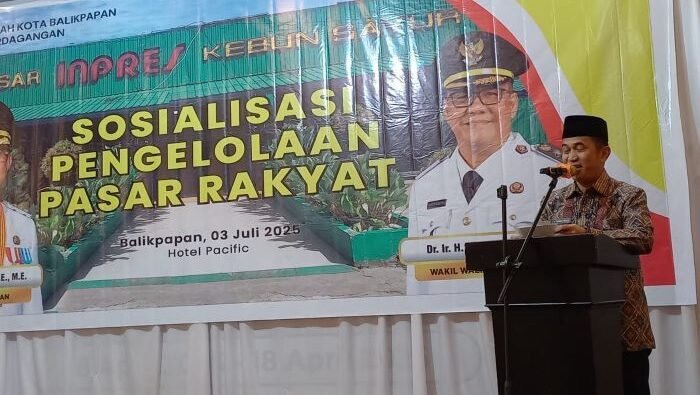 Wali Kota Balikpapan, H. Rahmad Mas’ud Saat Pengukuhan pengurus Forum Komunikasi Persatuan Pedagang Seluruh Pasar Rakyat Kota Balikpapan periode 2025–2029, di Ballroom Pacific Hotel Balikpapan, pada Kamis (3/7/2025). Foto: BorneoFlash/Ardian