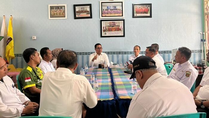 Wali Kota Samarinda, Andi Harun, saat sidak ke SMP Negeri 8 Samarinda. Foto: BorneoFlash.com/Nur Ainunnisa