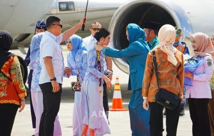 Gubernur Harum Sambut Kedatangan Ibu Wapres untuk HKG PKK ke-53 di Kaltim