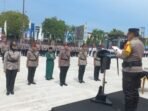 Kapolresta Balikpapan Kombes Pol Anton Firmanto, S.H., S.I.K., M.Si., memimpin langsung upacara Serah Terima Jabatan (Sertijab) sejumlah pejabat utama di Lapangan Apel Mapolresta, Senin (14/7/2025). Foto: HO/Humas Polresta Balikpapan